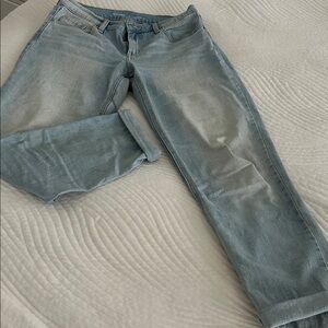 Old Navy Mid-Rise Wow Boyfriend Jeans - Light Blue fits like a size 2